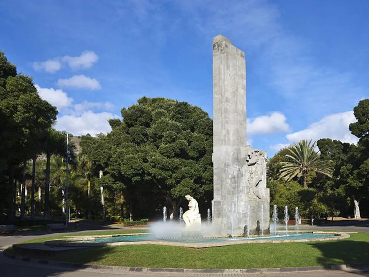 Live Santa Cruz La Salle 0*, Santa Cruz de Tenerife Spain